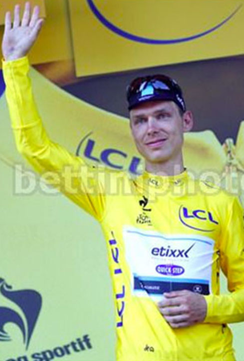 Tony Martin veste la maglia gialla per l'ultima volta al Tour 2015 prima del ritiro per la frattura della clavicola
